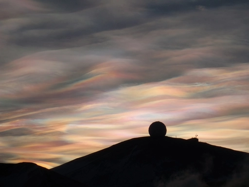 Nacreous clouds over the NASA Radome, McMurdo Station, Antarctica. Photo: Alan Light from Charlotte, USA.