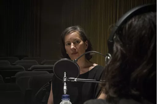 Andrea Fraser, The artist talks to Ràdio Web MACBA. 2016. Gemma Planell / MACBA, 2016.