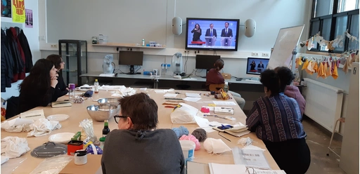 AKI Biolab, Living Images class with Christine van der Heide on natural dyeing. Class interrupted by the national conference on COVID-19 and the announcement of the measures that were taken against the risks. Nevertheless, we kept working that day, since