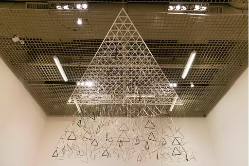 Central piece of “Ode to Triangle”, Pinacoteca de São Paulo, 2019.