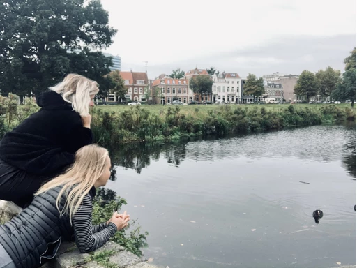 Martine van Lubeek (links), Phebe Kloos (rechts), Sint-Jansbeek